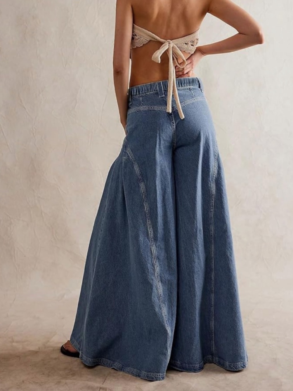 High-waist blue denim jeans with dramatic wide legs for a bold silhouette. Craft - Picture 3 of 4